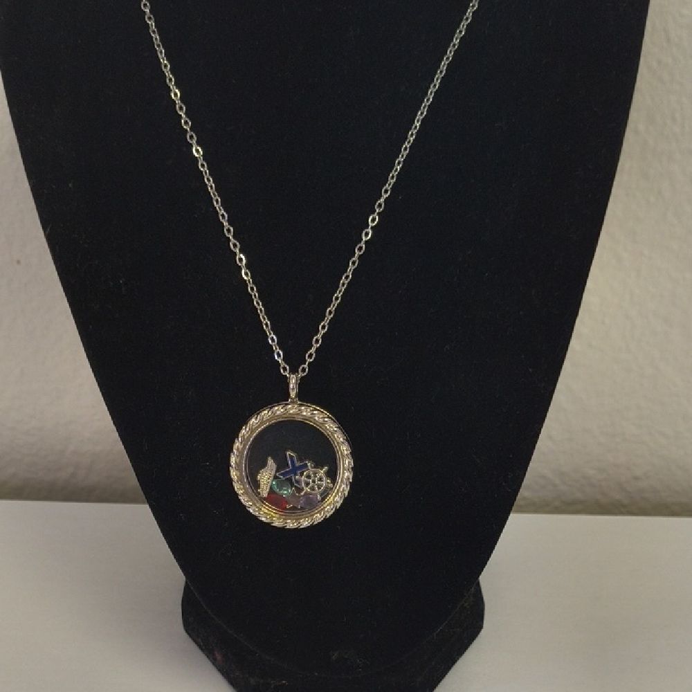 Elegant Silver Pendant Charm Necklace